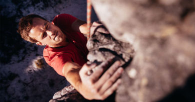 Bouldering vs. Top Rope: What’s the Difference?