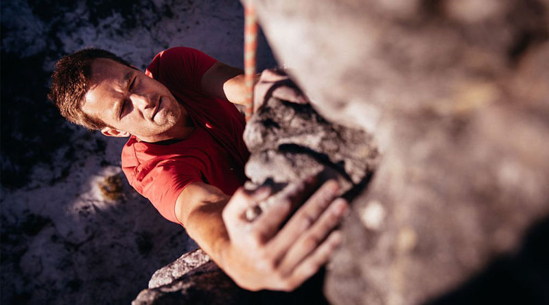 Bouldering vs. Top Rope: What is the Difference? - Climb Daily