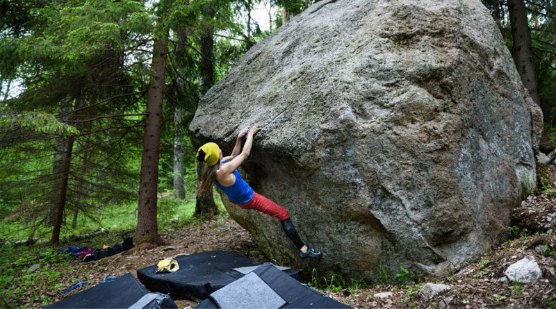 How Many Crash Pads Do You Need For Bouldering